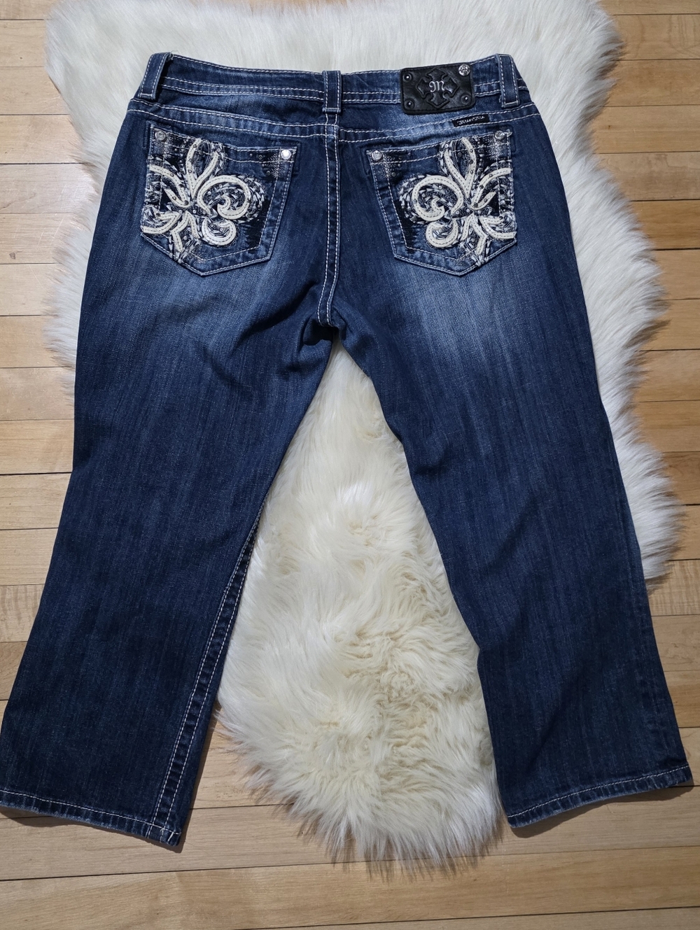 BUCKLE Miss Me JE5769EC2 Capri Jeans 30X22 STITCH Studs & Crystals